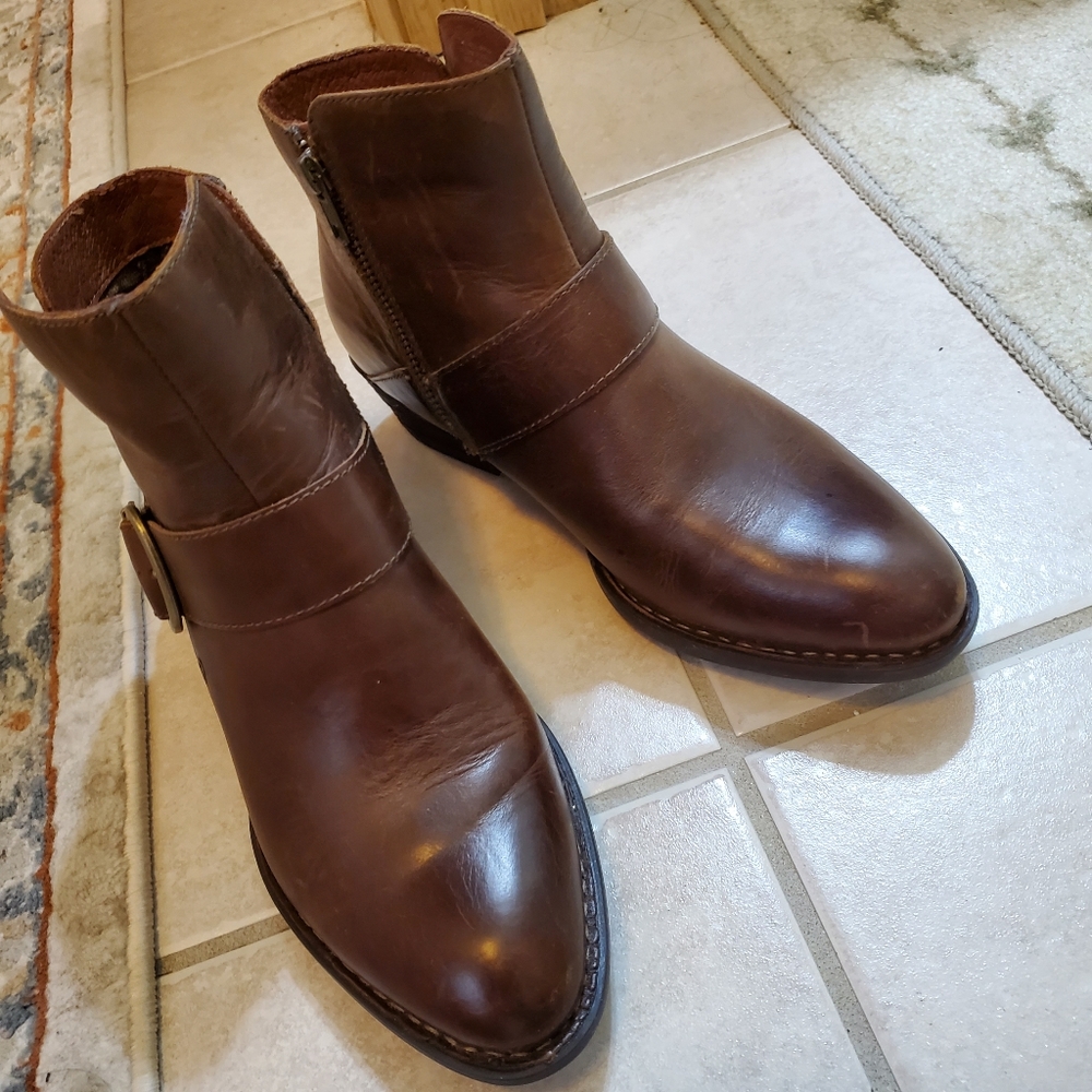 Born ankle bootie, 8M, Cognac color